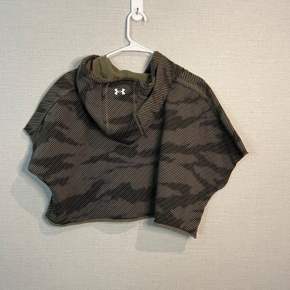 Under Armour NWOT Project Rock Hoodie Women’s Size Medium Fleece SS Crop Camo - Picture 2 of 7